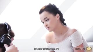 Tini csaj és az idős srác