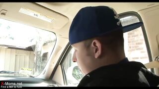 Vén csaj fiatal krapekkal baszik