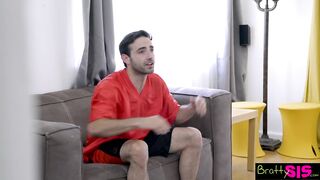 A szexy tini csaj tv nézés helyzett szopna