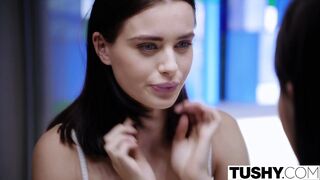 Lana Rhoades hátsó bejáratba rakva