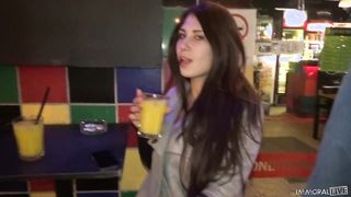Ayda Swinger a hatalmas cickós tini kurva