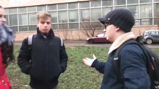 Tini kisasszonyt a haverjai dugják meg