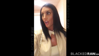 August Ames muffját néger srác kúrja