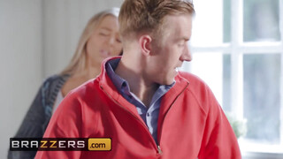 Brazzers - Petite Princess Eve és hatalmas kukac