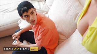 Brazzers - Blondie Fesser az óriás cickós milf