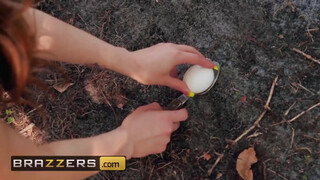 Brazzers - Quinn Wilde a szabadban imád szexelni
