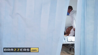 Brazzers - Bonnie Rotten hátsó bejáratban az óriás káró