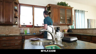 Mylf - Cali Lee a fullos kolumbiai milf