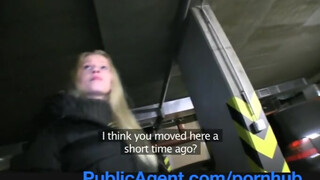 PublicAgent - Bella Karina a hatalmas csöcsű világos szőke