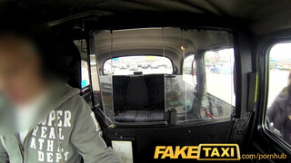 FakeTaxi - cuki csajszi hatalmas seggel megfizet