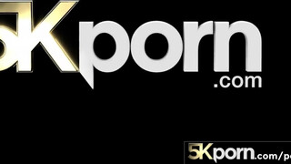 5KPorn - Naomi Nash borotvált puncija megtömve