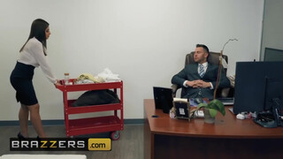 Brazzers - Ella Knox az óriás cickós brazil spiné