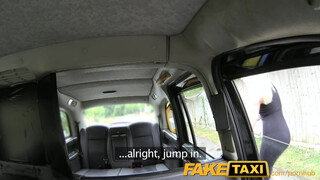 FakeTaxi - isteni testű világos szőke kiscsaj szeret dugni