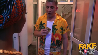 Fake Hostel afrikai kisasszony és egy brazil bula közösen