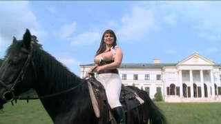 A lovaglóiskolában (Busty Riding Academy) - Teljes erotikus film
