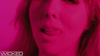 Wicked - Lena Paul szőrös muffja megdöngetve