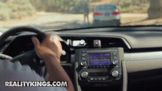 Reality Kings - Aria Lee rámászik a bmw-s manus faszára