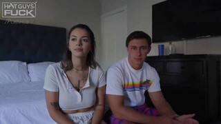 Méretes seggű tini csaj és a pasija - Hot Guys Fuck