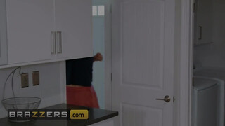 Brazzers - Charlotte Sins idősebb faszival közösül