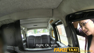 FakeTaxi - Emma Butt az óriás csöcsű milf