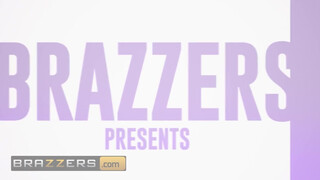 Brazzers - Katie Kush a kurva szemüveges nőci