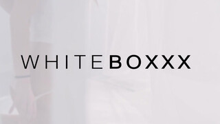 WHITEBOXXX - Világos Szőke tini kiscsaj extra masszázst kap