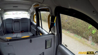 Fake Taxi - Ava Austen hátsó bejáratba rakva