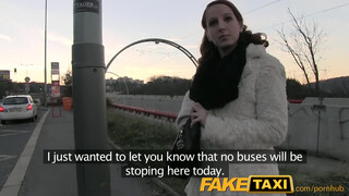 FakeTaxi - Fiatal ápoló spiné közösül a taxiban
