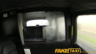 FakeTaxi - Világos Szőke hatalmas seggű bige megdöngetve