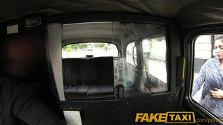FakeTaxi - méretes cickós lány nem akar fizetni