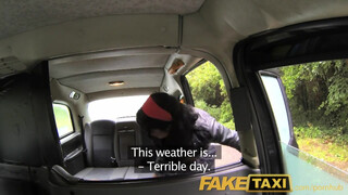 FakeTaxi - latina lány hátsó bejáratba dugva