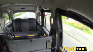 Fake Taxi - Hatalmas picsájú latina milf popsiba kúrva