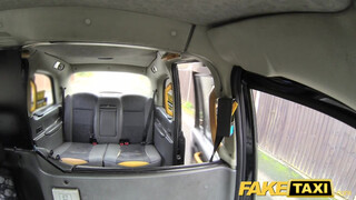 Fake Taxi - Rina Ellis a bombázó sulis picsa
