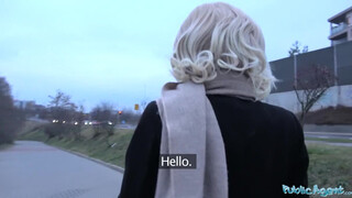 Public Agent - világos szőke fekete kisasszony és a vastag fallosz