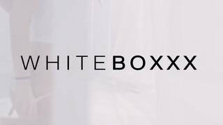 WhiteBoxxx - fullos világos szőke csaj reggel akar dugni