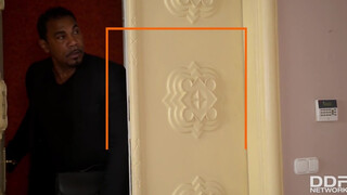 Anissa Kate a kukac kedvelő titkárnő