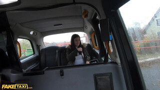 Fake Taxi - Little Eliss a hatalmas didkós tini