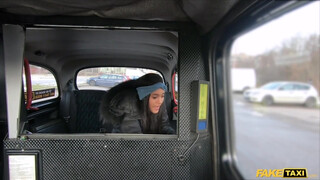 Fake Taxi - Capri Lmonde a fullos csoki kiscsaj