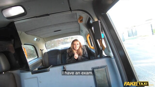 Fake Taxi - 18 éves hölgyemény hátsó bejáratba tolva