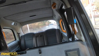 Fake Taxi - Didi Zerati a méretes kannás francia kiscsaj