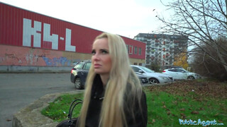 Public Agent - Victoria Pure muffjába betolja a pasi
