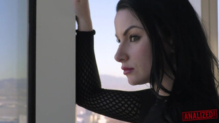 análized - Veruca James análjába csoki kárót nyomnak be