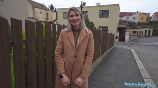Public Agent - Marsianna Amon a méretes csöcsű kiscsaj