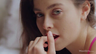 WOWGIRLS - Alissa Foxy a harisnyás fiatal kisasszony