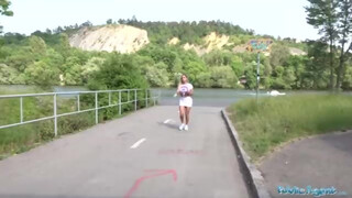 Public Agent - Hatalmas csöcsű formás seggű kiscsaj