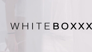 WHITEBOXXX - Tini csajszi játszik a puncijával