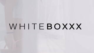 WhiteBoxxx - Oxana Chic pinája bekúrva