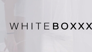 WhiteBoxxx - Charlie Red a méretes tőgyes cseh tini