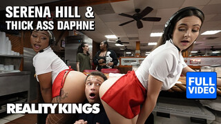 REALITY KINGS - Thick Ass Daphne és Serena Hill a szexy pincérnők