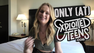 Jessa Rhodes kefél és lenyeli a spermát az legelső jelenetében